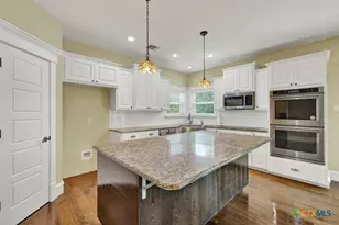 204 Falling Hls, New Braunfels, TX 78132 - Photo 14