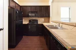 514 Creekside Cir, New Braunfels, TX 78130 - Photo 6