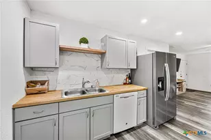 2113 Saunders St, Gatesville, TX 76528 - Photo 6