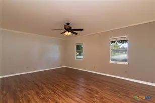 316 S Mulberry Ave, Luling, TX 78648 - Photo 10