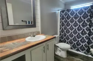 908 Henry St, Cuero, TX 77954 - Photo 20