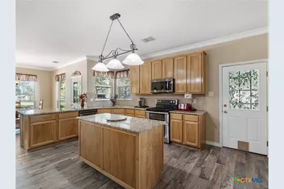 1010 Wild Flower, Floresville, TX 78114 - Photo 18