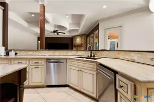 633 River Forest Dr, New Braunfels, TX 78132 - Photo 10