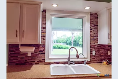 403 Oakside Drive, Victoria, TX 77905 - Photo 14