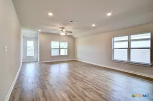 943 Cloudy Sky Rd, New Braunfels, TX 78130 - Photo 6