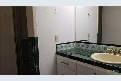 1123 W Coll Street, New Braunfels, TX 78130 - Photo 14