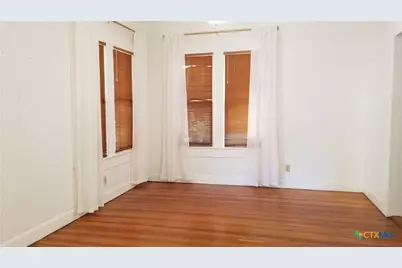 1123 W Coll Street, New Braunfels, TX 78130 - Photo 6