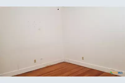 1123 W Coll Street, New Braunfels, TX 78130 - Photo 12