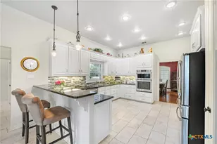 810 Bluff Ridge Ct, New Braunfels, TX 78132 - Photo 18