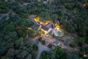 810 Bluff Ridge Ct, New Braunfels, TX 78132 - Photo 10