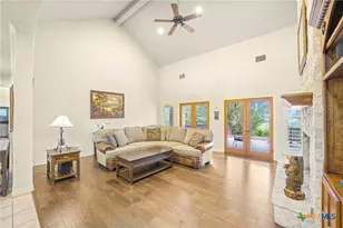 810 Bluff Ridge Ct, New Braunfels, TX 78132 - Photo 14