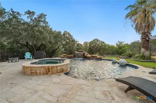 810 Bluff Ridge Ct, New Braunfels, TX 78132 - Photo 12