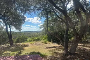 810 Bluff Ridge Ct, New Braunfels, TX 78132 - Photo 2