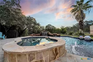 810 Bluff Ridge Ct, New Braunfels, TX 78132 - Photo 6