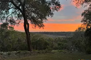 810 Bluff Ridge Ct, New Braunfels, TX 78132 - Photo 4
