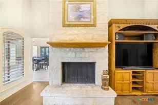 810 Bluff Ridge Ct, New Braunfels, TX 78132 - Photo 18