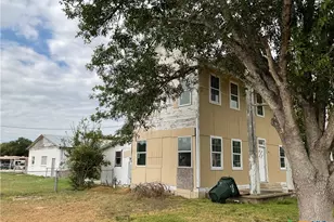 515 E French St, Cuero, TX 77954 - Photo 2