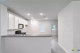 305 Jean St, Seguin, TX 78155 - Photo 4