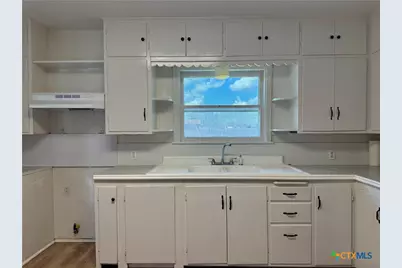 608 3rd Street, Cuero, TX 77954 - Photo 4