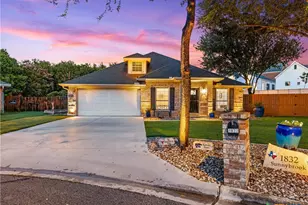 1832 Sunnybrook Dr, New Braunfels, TX 78130 - Photo 4