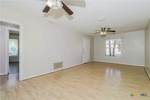 1106 N 18th St, Killeen, TX 76541 - Photo 4