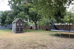 121 E 15th St, Shiner, TX 77984 - Photo 16