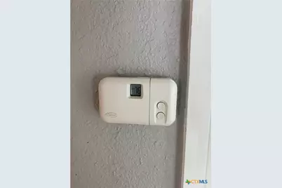 121 E 15th Street, Shiner, TX 77984 - Photo 6