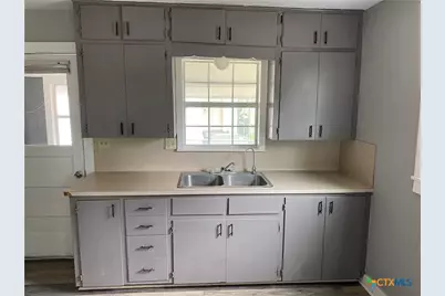 121 E 15th Street, Shiner, TX 77984 - Photo 8