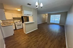 813 Burges St, Seguin, TX 78155 - Photo 6