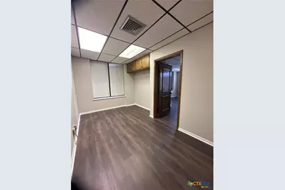 121 S Main #201, Victoria, TX 77901 - Photo 6