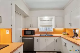 2506 Bon Aire, Victoria, TX 77901 - Photo 16