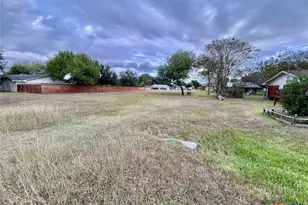 306 Dover St, Victoria, TX 77905 - Photo 8