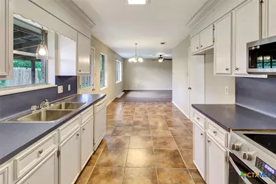 247 Goldenrod Avenue, Victoria, TX 77904 - Photo 24