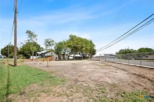 523 Broadway St, Port Lavaca, TX 77979 - Photo 1