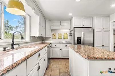 1105 Lakeview Drive, Seguin, TX 78155 - Photo 4