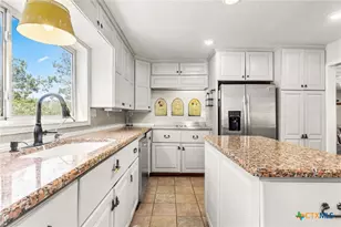 1105 Lakeview Dr, Seguin, TX 78155 - Photo 4