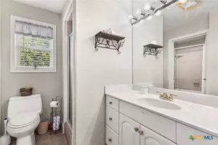 1105 Lakeview Dr, Seguin, TX 78155 - Photo 10