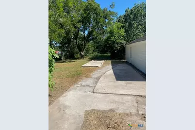 2405 Lone Tree Road, Victoria, TX 77901 - Photo 12