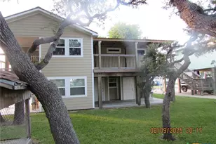 911 W Madison Ave, Port O'Connor, TX 77982 - Photo 6