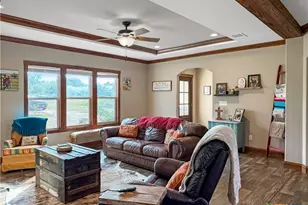 331 Elm Creek Rd, Waelder, TX 78959 - Photo 8