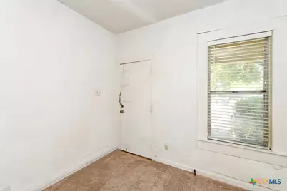 242 E Austin Street, New Braunfels, TX 78130 - Photo 6