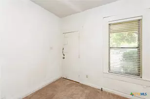 242 E Austin St, New Braunfels, TX 78130 - Photo 6