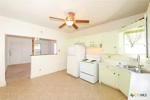 242 E Austin St, New Braunfels, TX 78130 - Photo 12