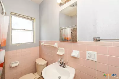 242 E Austin Street, New Braunfels, TX 78130 - Photo 20