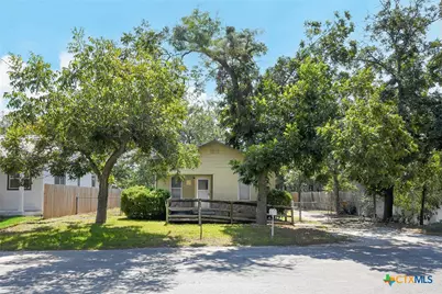 242 E Austin Street, New Braunfels, TX 78130 - Photo 2