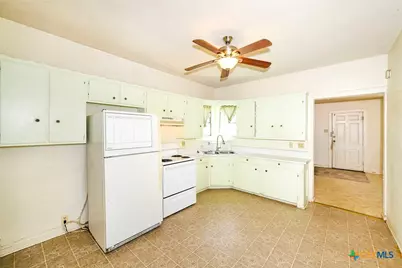 242 E Austin Street, New Braunfels, TX 78130 - Photo 10