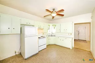 242 E Austin St, New Braunfels, TX 78130 - Photo 10