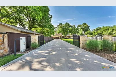 368 Rancho Road, New Braunfels, TX 78130 - Photo 2