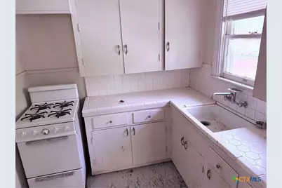 1002 E Sabine Street, Victoria, TX 77901 - Photo 22