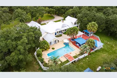 2955 Fannin Oaks, Victoria, TX 77905 - Photo 2